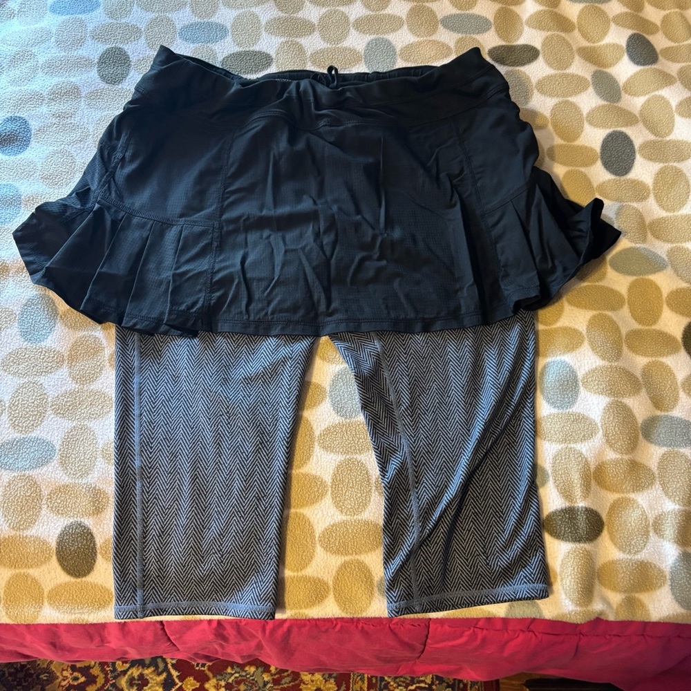 Women Athleta black sky blue skirt and leggings combo Size XL